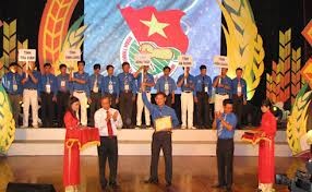 Luong Dinh Cua awards granted to 300 outstanding rural youths - ảnh 1